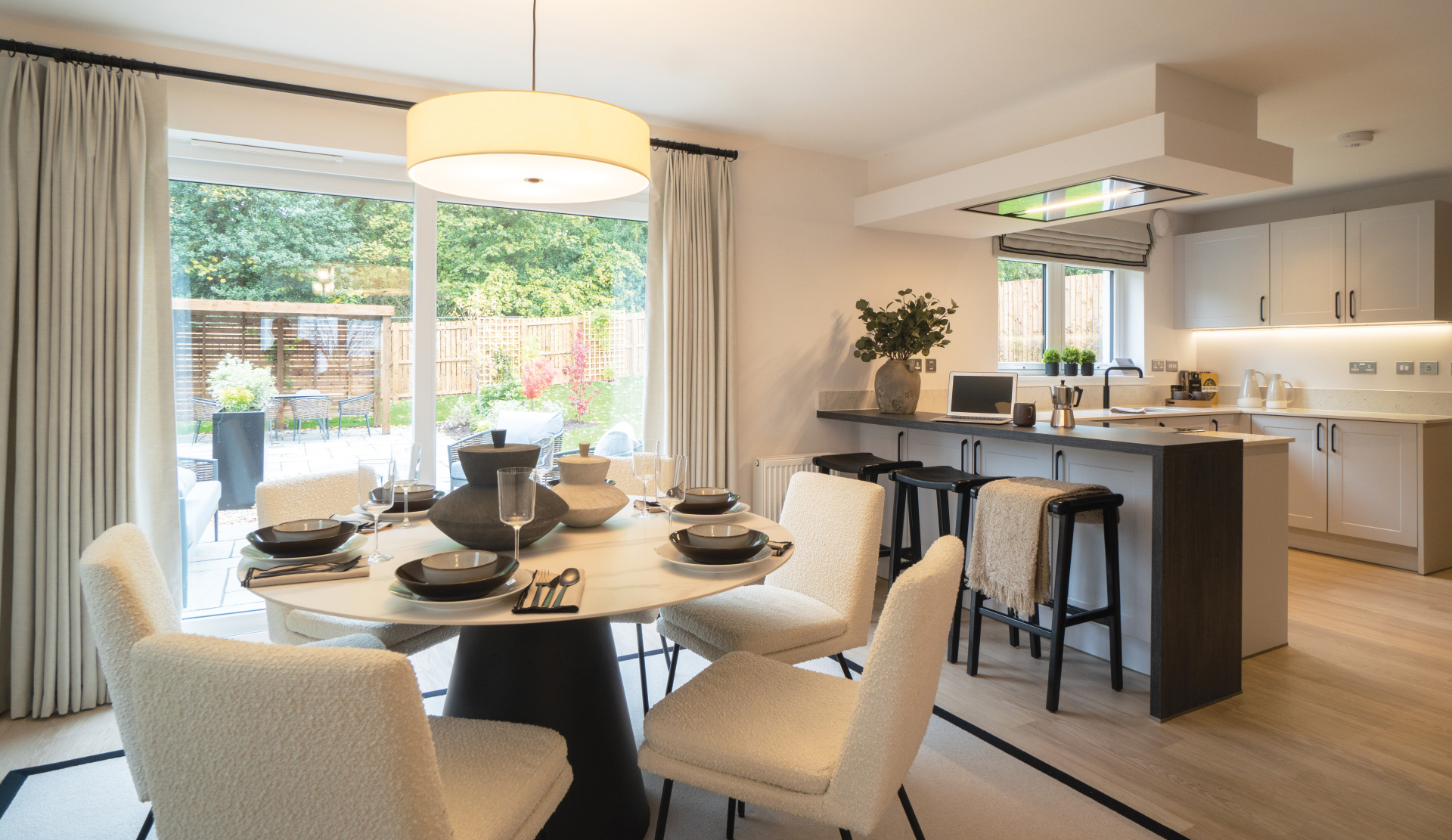 Mackenzie | Dining area