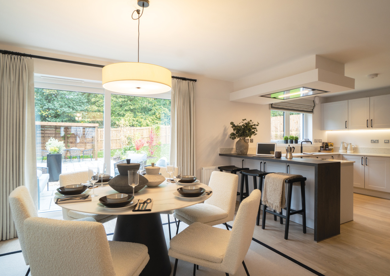 Mackenzie | Dining area